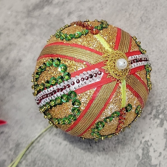 Large Handmade Vintage Beaded Christmas ornament - Picture 6 of 7